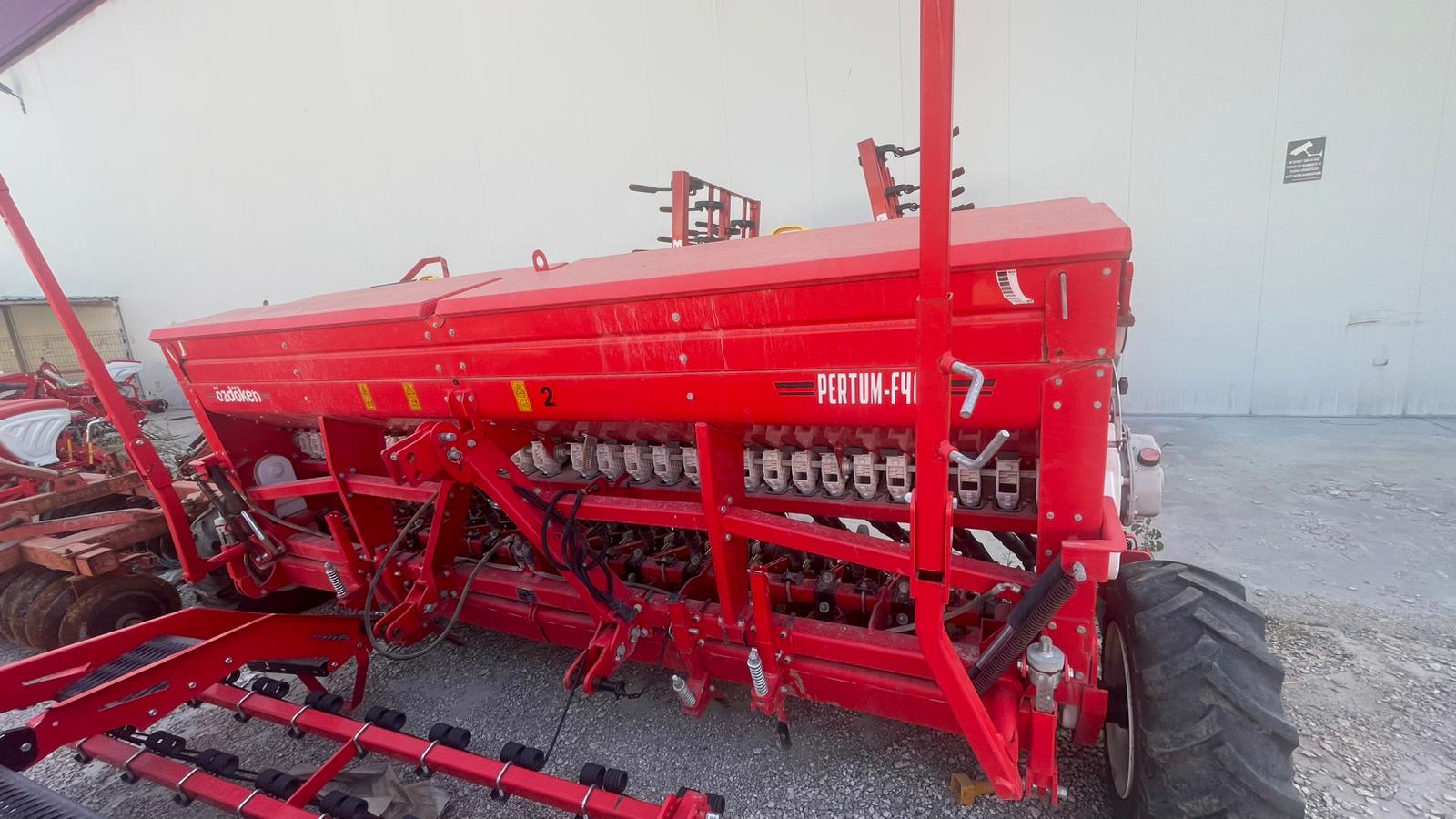 &Ouml;ZD&Ouml;KEN PERTUM-F400  32 SIRALI TEK DİSKLİ &Uuml;NİVERSAL EKİM MİBZERİ